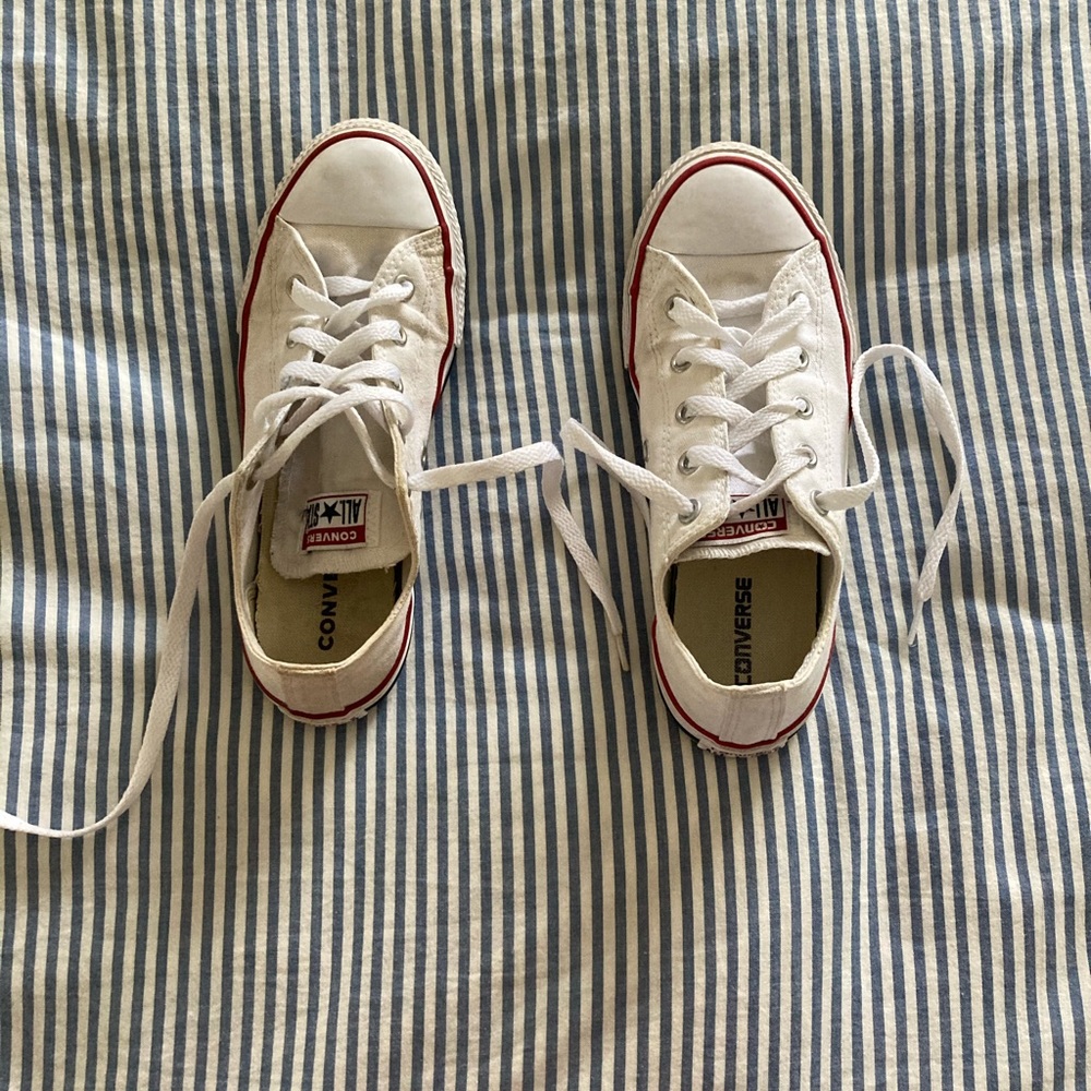 Kids/Girls white low-top converse